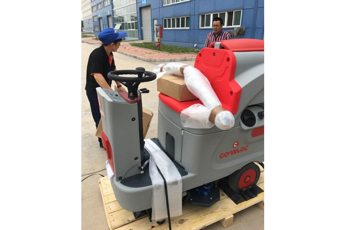 鋼廠用電動駕駛式洗地機(jī)100B