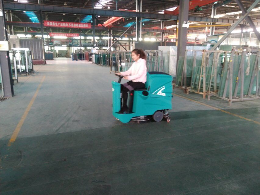 電動洗地機